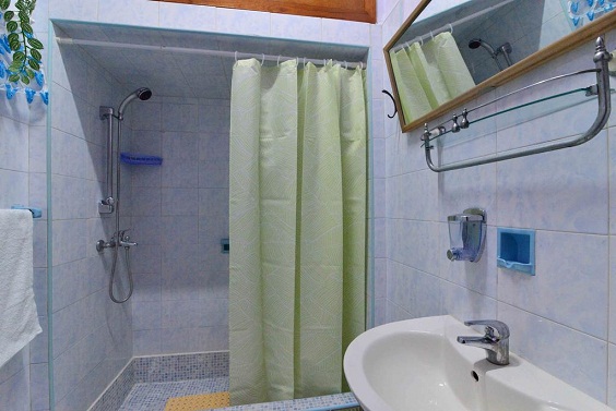 'Bathoom 3' Casas particulares are an alternative to hotels in Cuba.